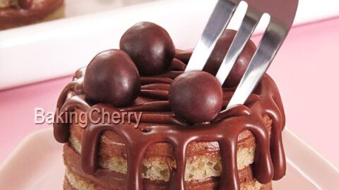 Mini Chocolate Cakes - Baking Cherry